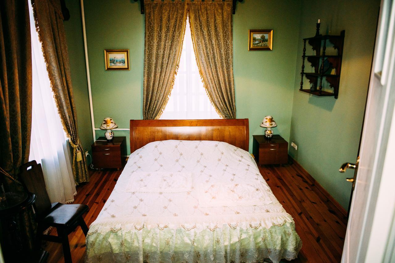 Antique House Hotel Дубно Екстериор снимка