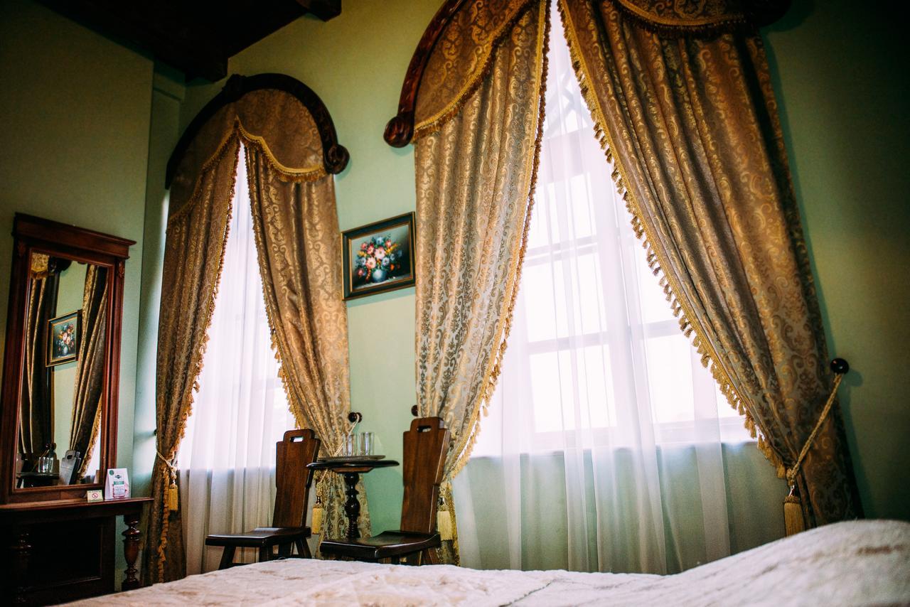 Antique House Hotel Дубно Екстериор снимка