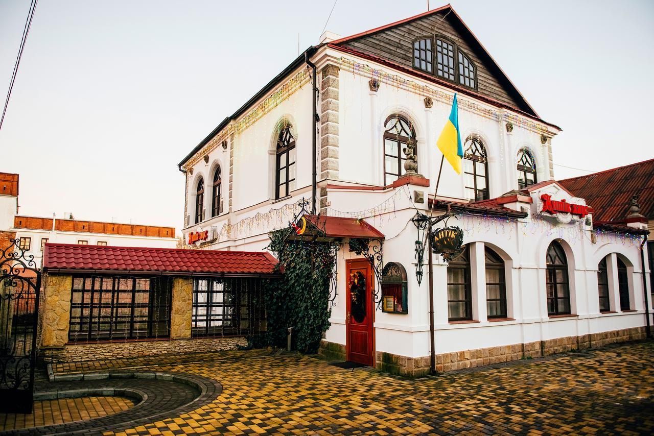 Antique House Hotel Дубно Екстериор снимка
