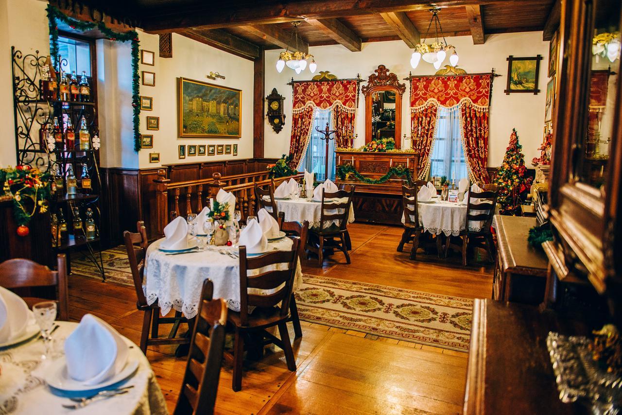 Antique House Hotel Дубно Екстериор снимка