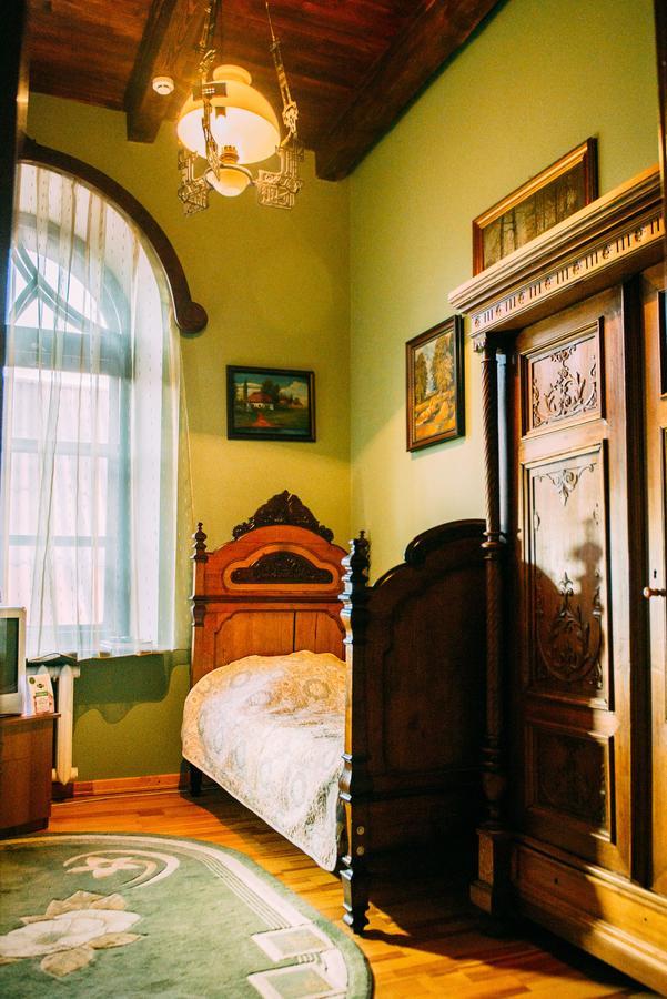 Antique House Hotel Дубно Екстериор снимка