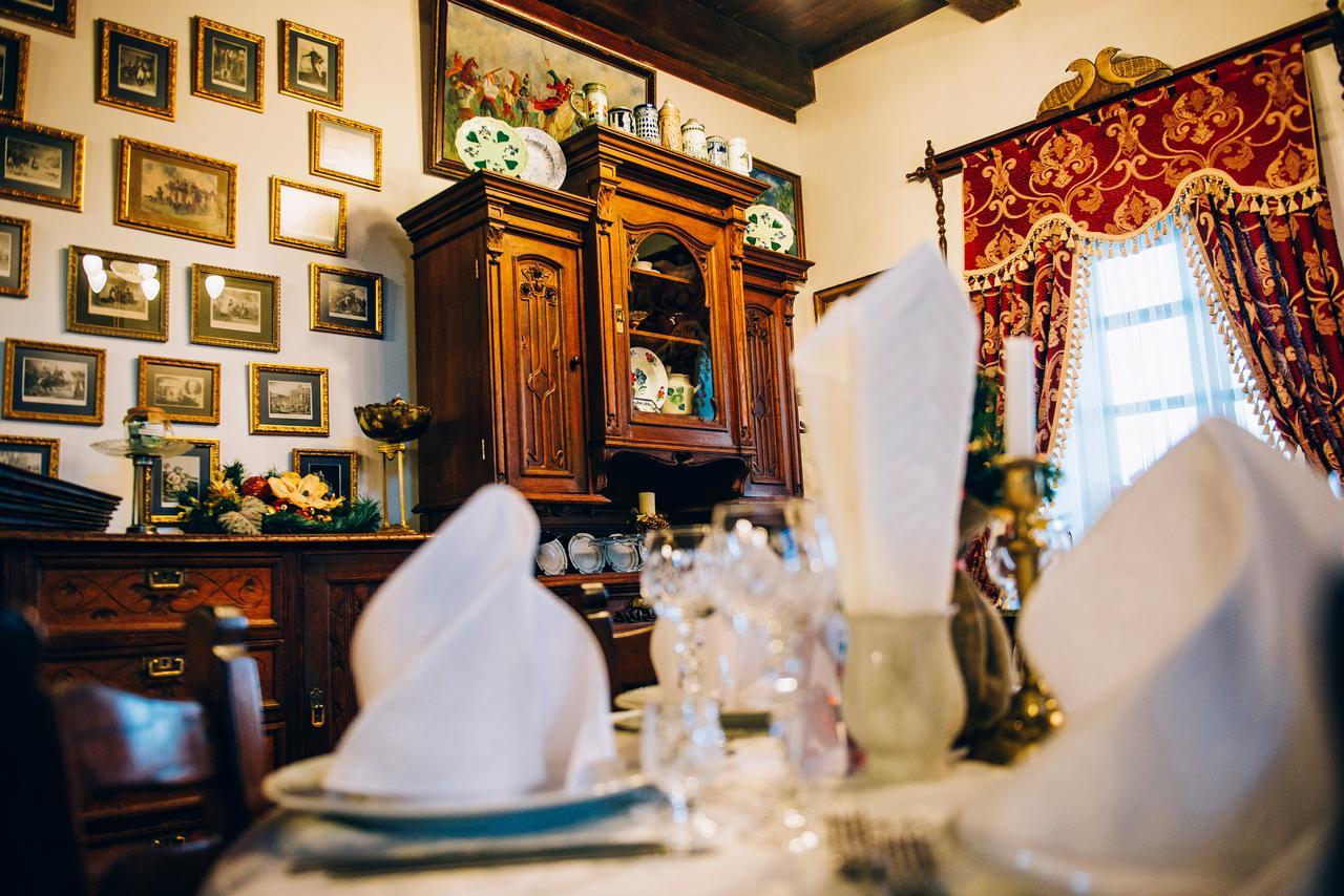 Antique House Hotel Дубно Екстериор снимка