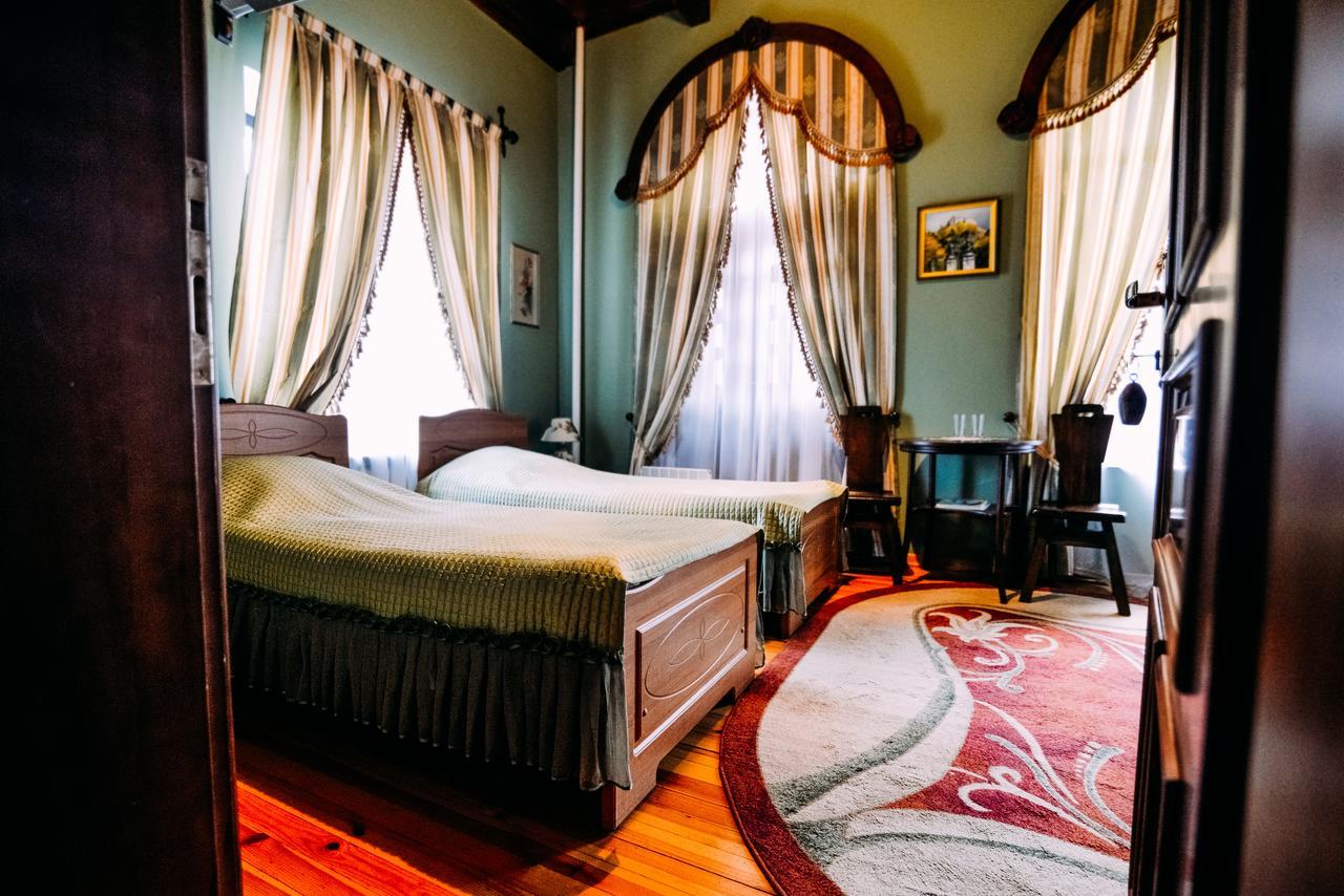 Antique House Hotel Дубно Екстериор снимка