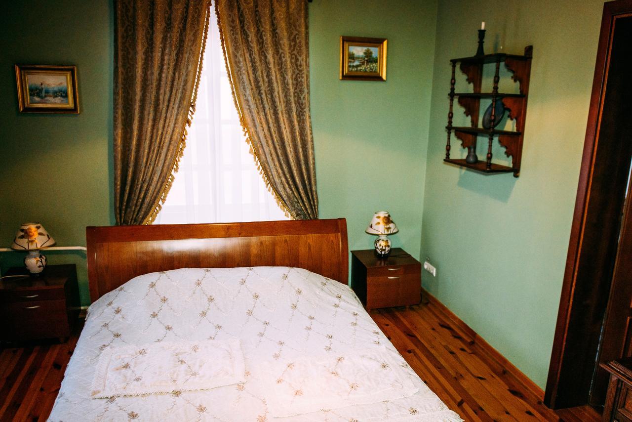 Antique House Hotel Дубно Екстериор снимка
